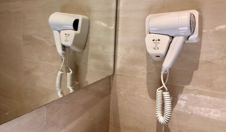Najchętniej wybierane suszarki do włosów w hotelach.